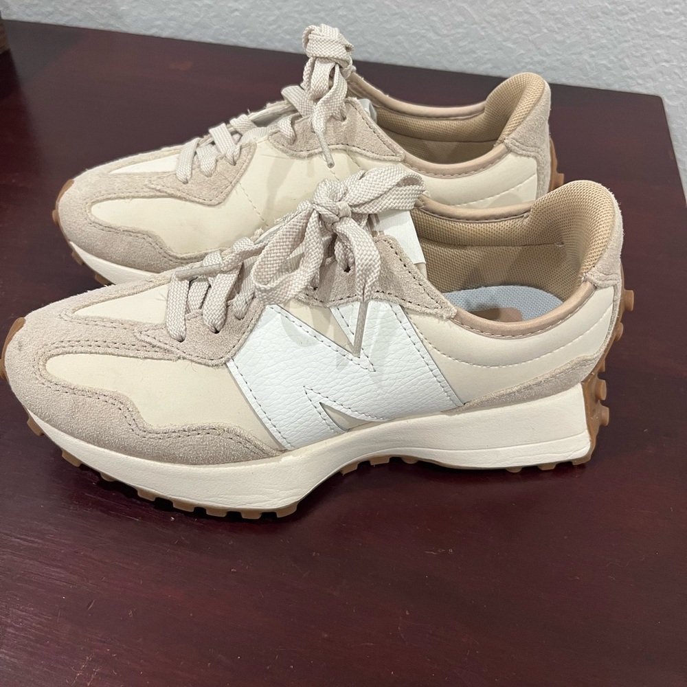 New Balance 327 Retro Sneakers Size 5.5 Beige. Worn once.